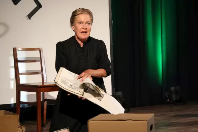 Grandiose schauspielerische Leistung von Hannelore Bähr als Ehefrau Hilde des umstrittenen pfälzischen NS-Gauleiters Josef Bürck