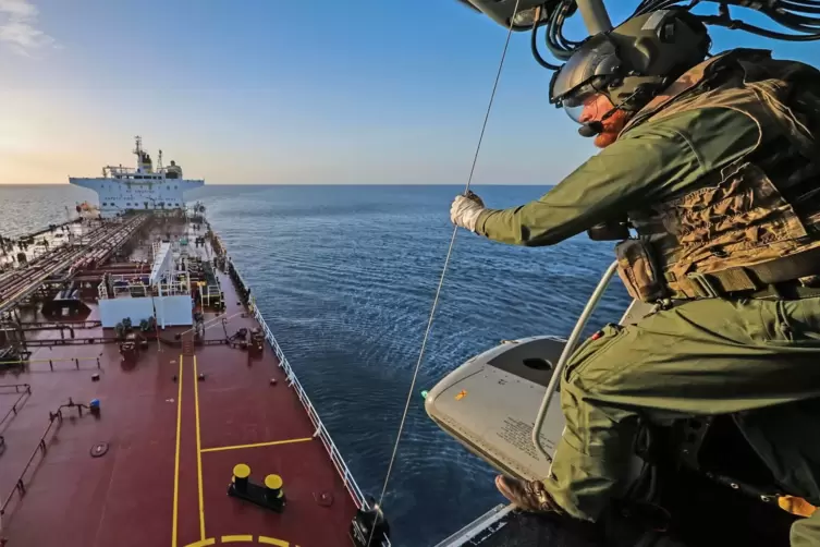 Britische Armee stoppt Schattenflotte-Tanker