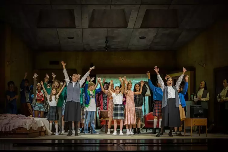 Das Ensemble des Pfalztheaters. 