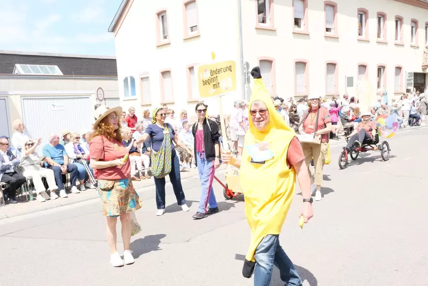 Mitglieder des Vereins FAIReint Schifferstadt und des Weltladens warben für sozial gerechten Handel und Landwirtschaft.
