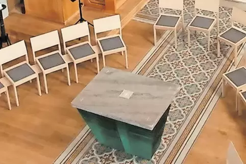 91-83767778.jpg