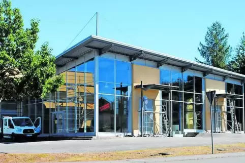 Die Immobilie des ehemaligen Autozentrums Schmidt, die jetzt dem Toyota-Autohaus Stoltmann gehört, wird derzeit für eine Neueröf