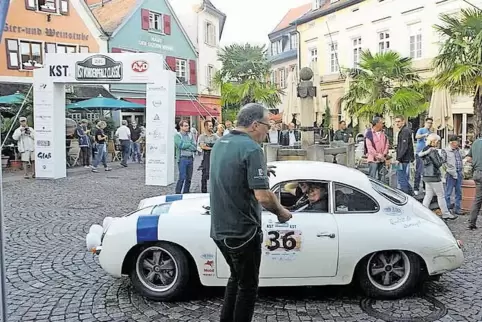 Etappenziel ist der Römerplatz.