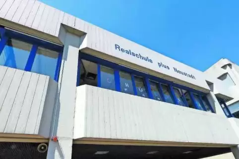Die Realschule plus im Böbig: Erst wenn die künftige Schulform klar ist, will die Stadt auch eine Entscheidung darüber treffen, 