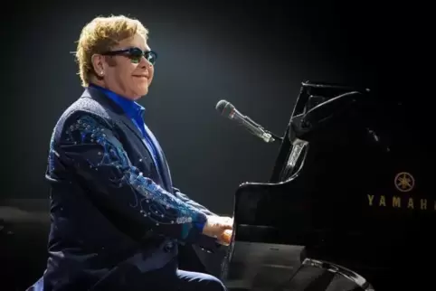 91-89844275_elton.jpg