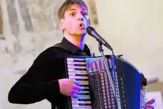 91-90009692.jpg