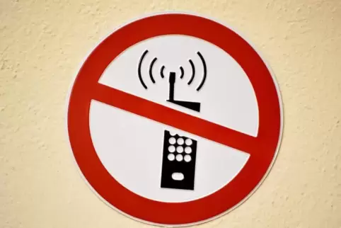 91-93558991_handy.jpg