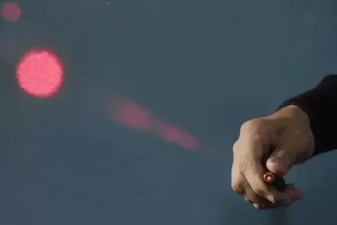91-94381992_laserpoi.jpg