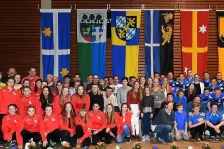 91-95466955_20170310_vg_deidesheim_sportlerehrung_01.jpg