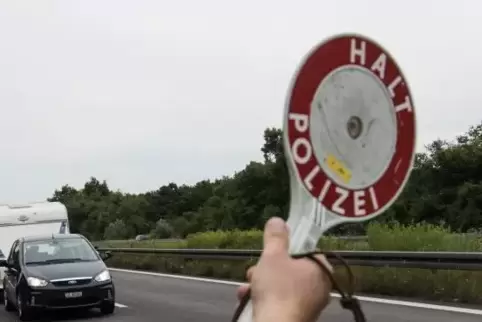 91-95554905_dpa-kontrolle_polizei.jpg
