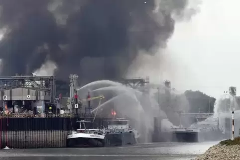 91-96387602_explosion_basf_17_10_2016_0222a.jpg