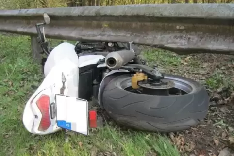 91-96531162_aktuell_motorradunfall_b39_2017_04_08_polizei.jpg