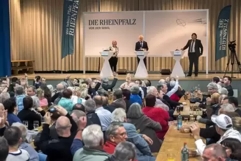 91-97201302_podiumsdiskussion_01.jpg