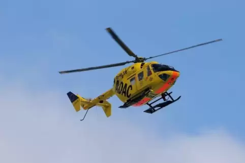 Heute kreiste der Rettungshubschrauber über Bellheim. Eine 22-Jährige wurde nach dem Unfall in eine Spezialklinik geflogen.  Fot