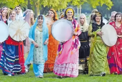 Den unterdrückten Frauen der muslimischen Welt eine Stimme geben, das ist das Anliegen von Maryam Akhondy und ihrem Chor „Banu“,