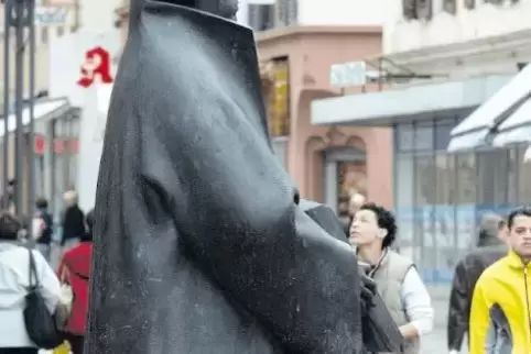 Hier stehe ich: Luther-Denkmal vor der Stiftskirche.