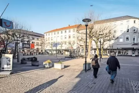 Die Politik wünscht sich eine Gestaltung des Schillerplatzes als Boulevardzone bis hin zur Fruchthalle.