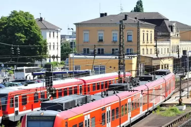 Am Bahnhof in Neustadt kam es wegen einer Störung zu Zugverspätungen.  Archivfoto: LM 