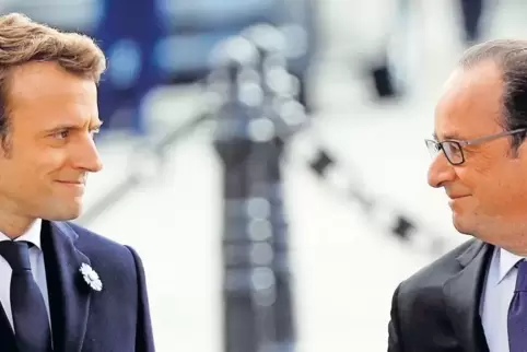 Der alte und der neue Präsident der Republik: François Hollande (rechts) Emmanuel Macron.
