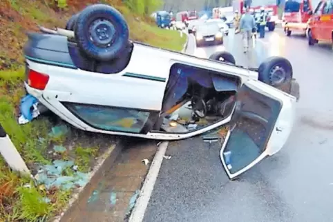 Lange Staus verursachte der Wagen, der gestern früh die B 270 blockierte.
