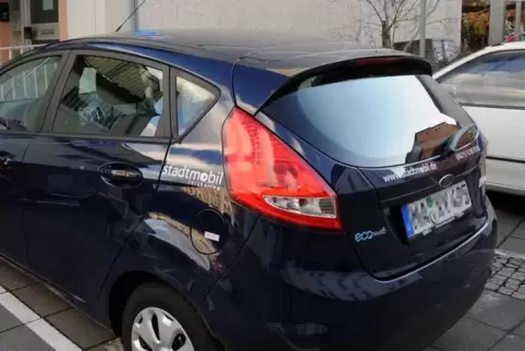 Sechs Leih-Autos stehen in Neustadt bereit. Foto: LM