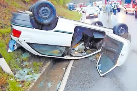 Lange Staus verursachte der Wagen, der gestern früh die B270 blockierte.