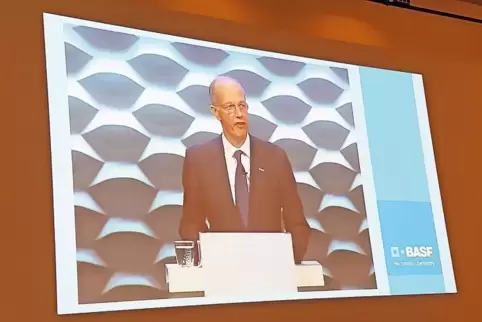 Bock auf BASF-Kino? Wer im Hauptsaal keinen Platz fand, musste die Rede des Vorstandschefs in Nebenräumen auf Bildschirmen und L