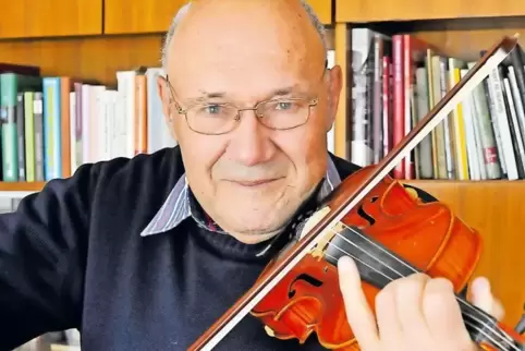 Ein unzertrennliches Paar: Karl Sieber und seine Geige.