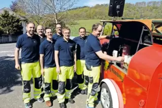 Na denn Prost: Der neue „Löschzug“ mit seinen Erbauern Florian Fritz, Michael Gehres, Peter Butscher, Andreas Allenbacher, Mathi
