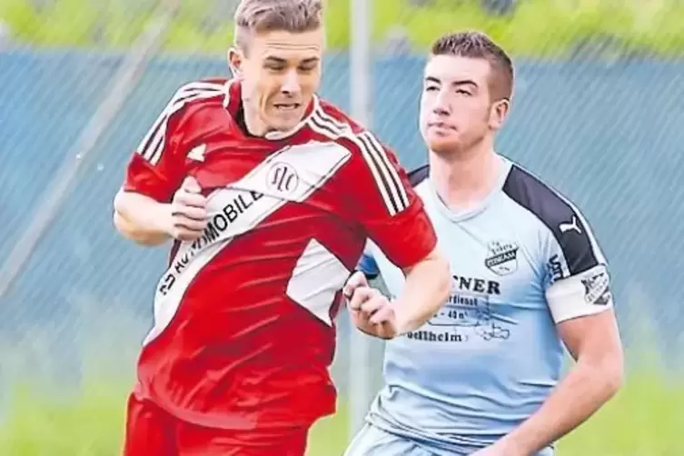 Maurice Hafner (rechts) bei seinem letzten Heimspiel für Zeiskam. Vor ihm Steffen Burkhard.