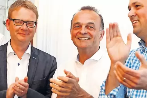 Ein Abend für die CDU: Wahlsieger Fritz Brechtel (Mitte) mit Thomas Gebhart (links) und Martin Brandl gestern im Kreishaus.
