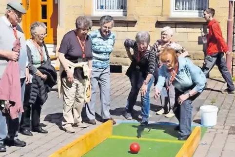 Nahm an der Fitness-Rallye teil: eine Gruppe aus Hinzweiler mit Hedi Alt, Eleonore Cappel, Ruth Dick, Inge Klinkenberg (vorn), H