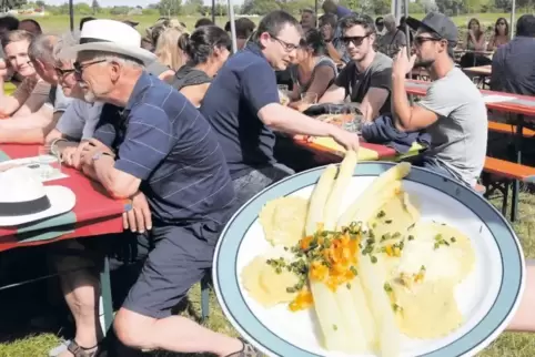 Spargel in allen Variationen: Vereine und Institutionen bewirten wie auch im vergangenen Jahr die Gäste am Samstag und Sonntag.