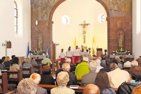 200 Besucher kamen am Sonntag zur Einweihung der renovierten Kirche.
