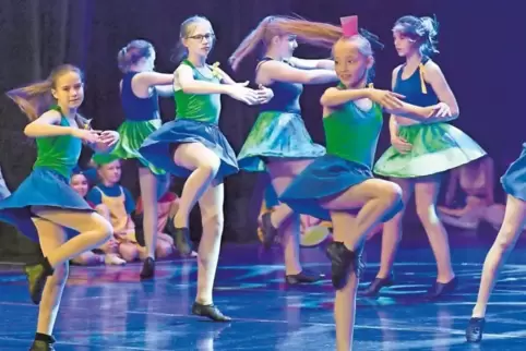 Kurzweilig und unterhaltsam war das Mammut-Tanzprojekt von Ballettlehrerin Corinne Kraußer.