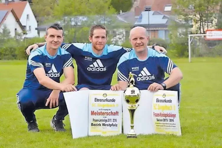 Ihre Erfolge können sich sehen lassen: Roland Druck, Hendrik Tönjes und Axel Locher (von links). „Es lag nicht an den Spielerinn