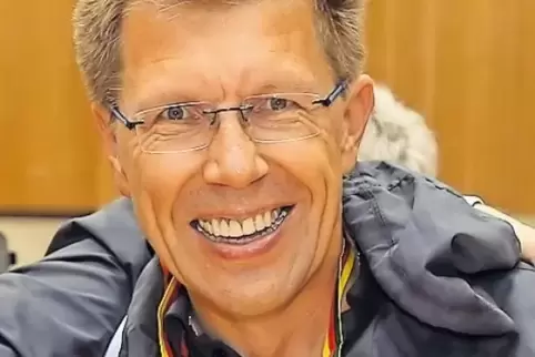Stolz wie Bolle: Rainer Theiß mit der DM-Silbermedaille.