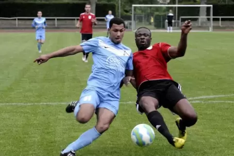 Nedjat Hajra (links) war schon 2014 in der Landesliga für den VfR Frankenthal aktiv. Er kommt vom VfR Grünstadt zurück nach Fran