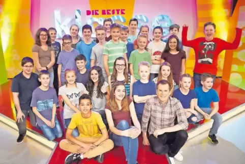 Kämpfen um den Titel „Die beste Klasse Deutschlands“: die 7c des Kurfürst-Ruprecht-Gymnasiums im Kika-Studio mit Malte Arkona, d