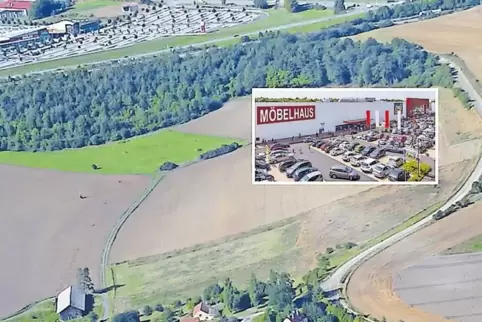 Zwischen Outlet (am oberen Bildrand ) und Truppacher Hof (unten) soll das Möbelhaus gebaut werden.
