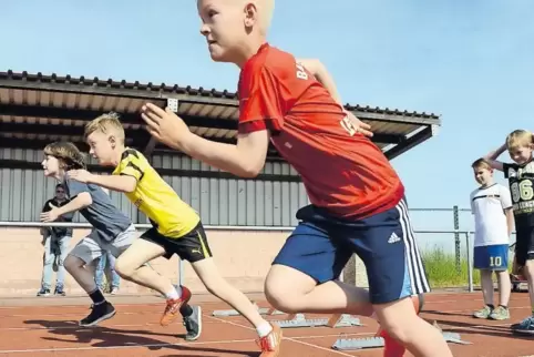 Start frei für den 50-Meter-Sprint (von links): Elias Schröder (GS Waldfischbach), Louis Ehmann (GS Thaleischweiler) und Moritz 