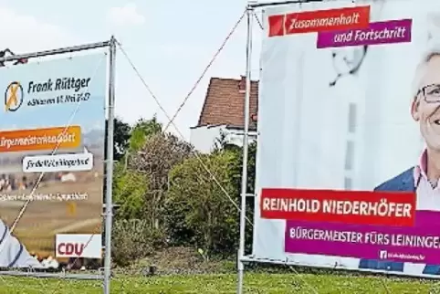 Morgen gilt’s: Plakate der beiden Bürgermeister-Kandidaten.