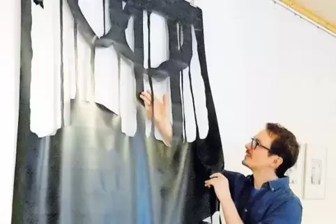 Holt sich Inspiration auch tief unter der Erde: Andreas Chr. Beck. Werke des Künstlers aus Stuttgart sind im Unterhammer in Karl