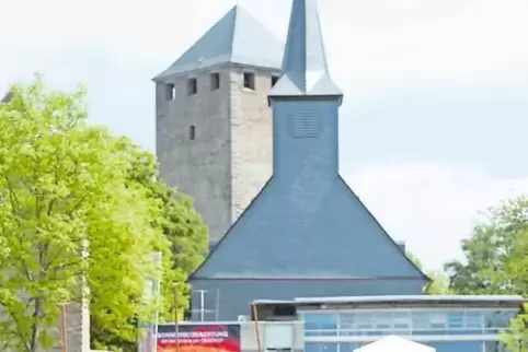 Bei frühlingshaften Temperaturen zog es gestern viele Besucher zum „Burgfrühling“ auf Burg Lichtenberg.