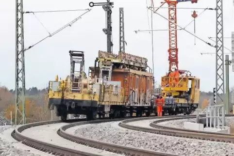 Bei der Elektrifizierung der Bahnstrecken sehen alle drei Kandidaten Nachholbedarf.