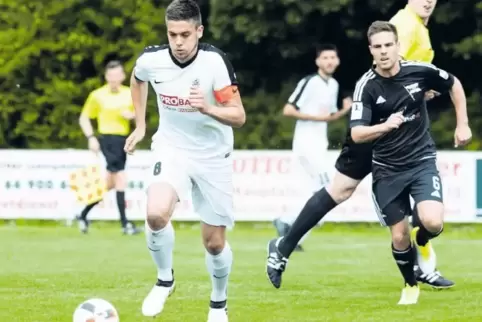 Kapitän Tim Amberger ist Rekord-Oberliga-Spieler des FC Arminia. Er fand harte Worte für die desolaten vergangenen Wochen, sieht