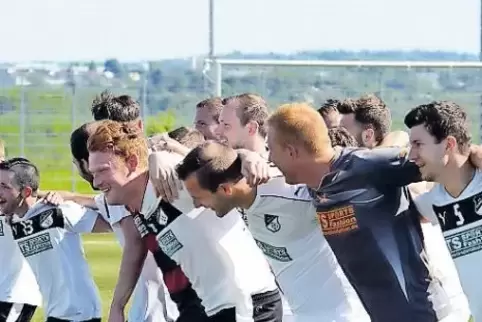 Tiroler Jubel: Die Fehrbacher Spieler feiern Rang zwei.