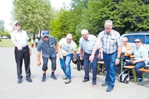 Spaß beim gemeinsamen Boule-Spiel (von links): Der ehemalige Verbandsbürgermeister Ottmar Klein, der frühere Ortsbürgermeister E