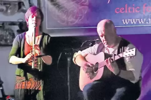 Mit Spaß in der „Scheier“: das Celtic-Folk-Duo „Martanja“.