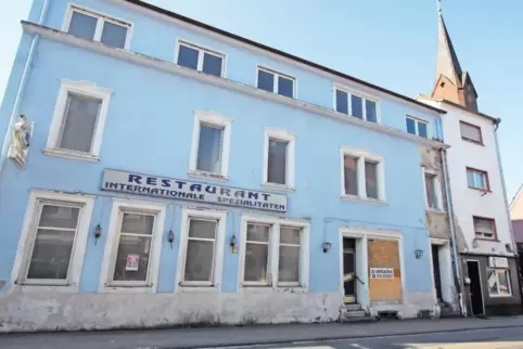 Mindestens der vordere Teil des maroden Gebäudes (blau) in der Hauptstraße 47 muss für eine Weiterverwendung des Anwesens abgeri
